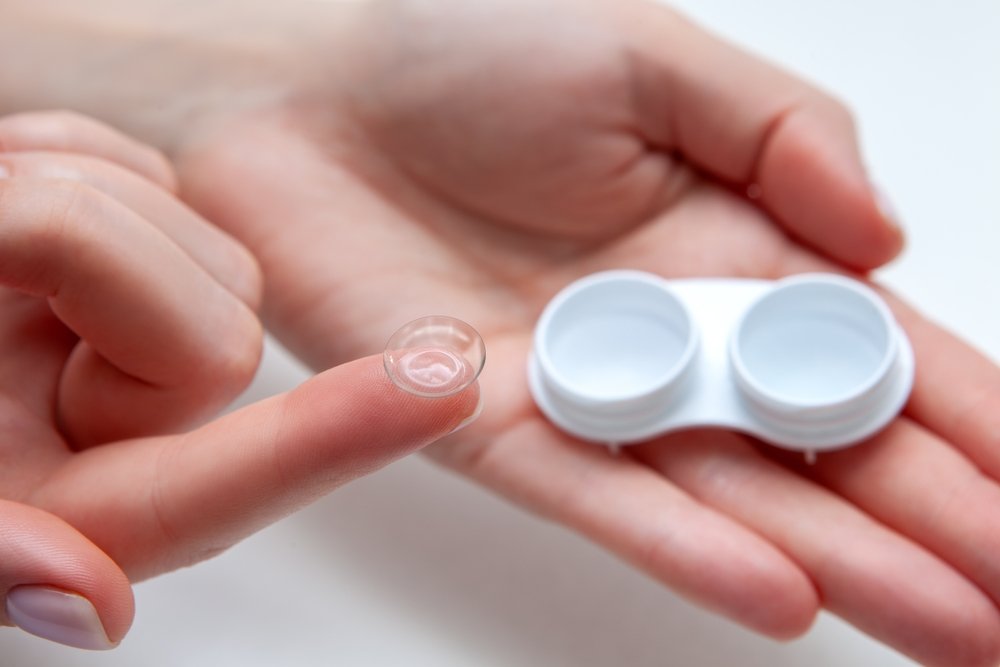 Contact lens fitting